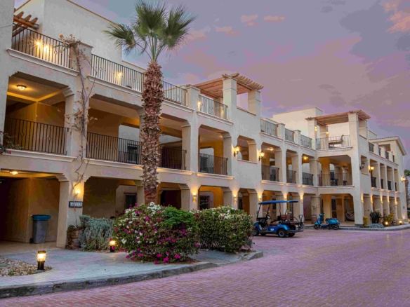 Relax and unwind in this poolside property for sale in Veranda Sahl Hasheesh — ideal for holiday or year-round living.