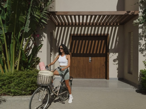 The architecture of Ras Soma combines sleek modern lines with natural harmony inspired by the Red Sea.