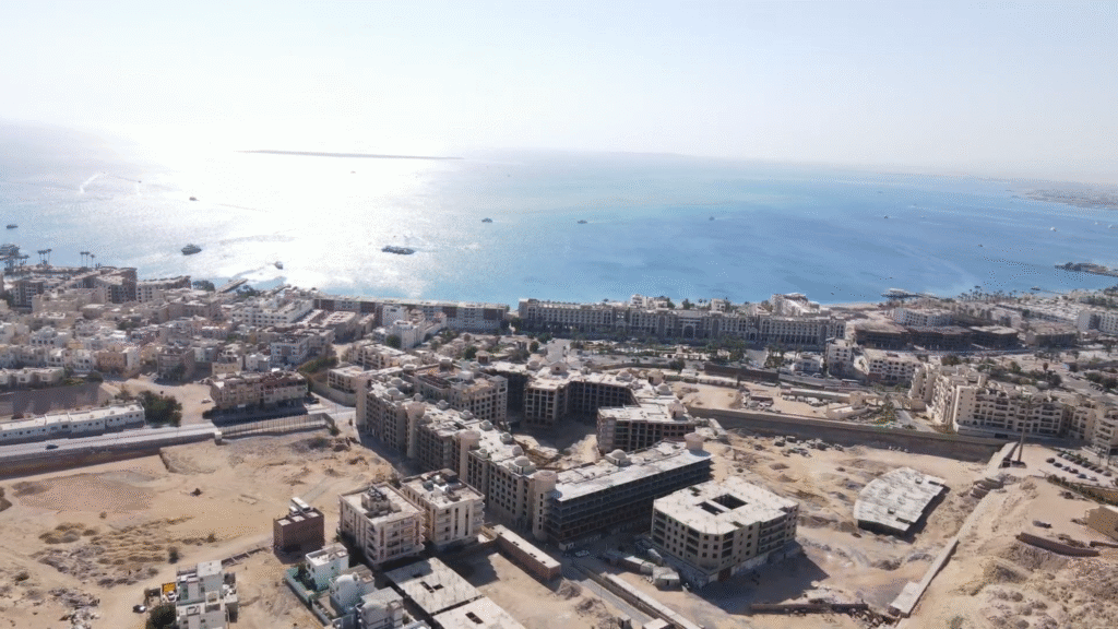 صورة توضح توقعات سوق العقارات وتأثير الظروف الاقتصادية على حركة البيع والشراء في القطاع العقاري.