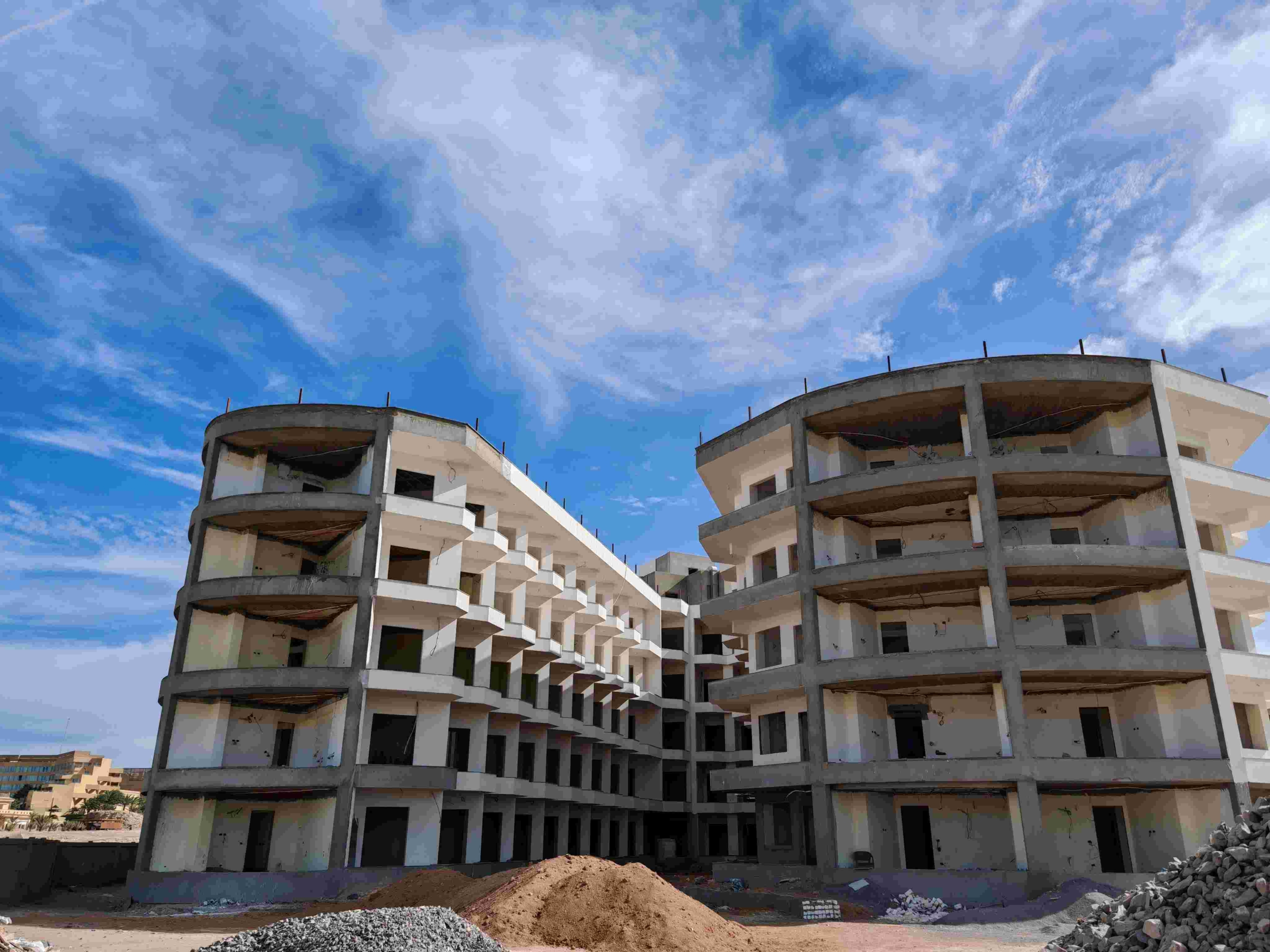 صورة تعرض فرص استثمارية مذهلة في سوق العقارات المصري