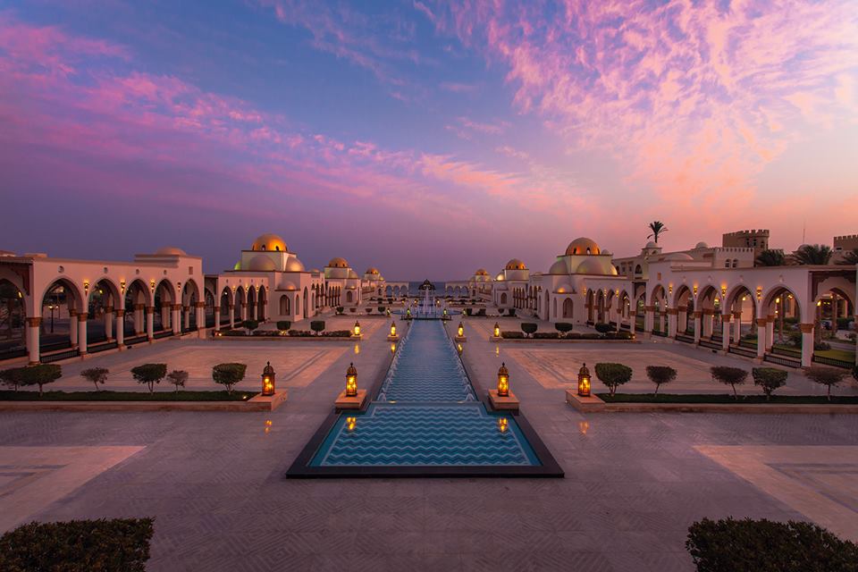 Luxury beachfront apartments in Sahl Hasheesh real estate investment