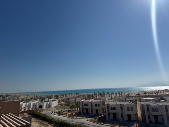 سوما باي واحدة من أجمل المناطق السياحية على البحر الأحمر، بتتميز بشواطئها الساحرة ومنتجعاتها الفاخرة.