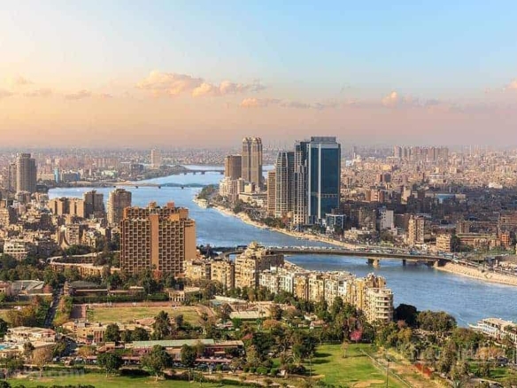 تأثير سعر الدولار في اقتصاد مصر على التضخم والأسعار والاستثمار