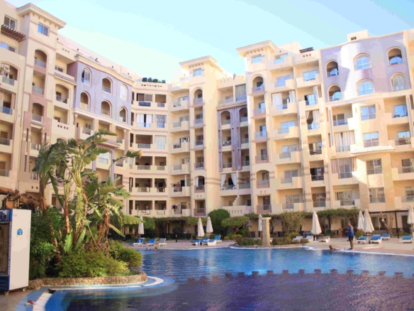 studio pool view florenza